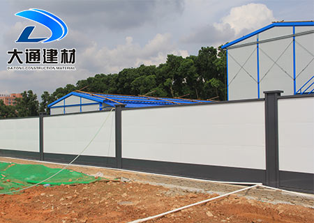 深圳觀瀾傳音智匯園基坑支護(hù)工程施工圍擋 采用A類無(wú)龍骨烤漆圍擋-A/B/C類圍擋-深圳市大通建材有限公司圍擋生產(chǎn)定制廠家